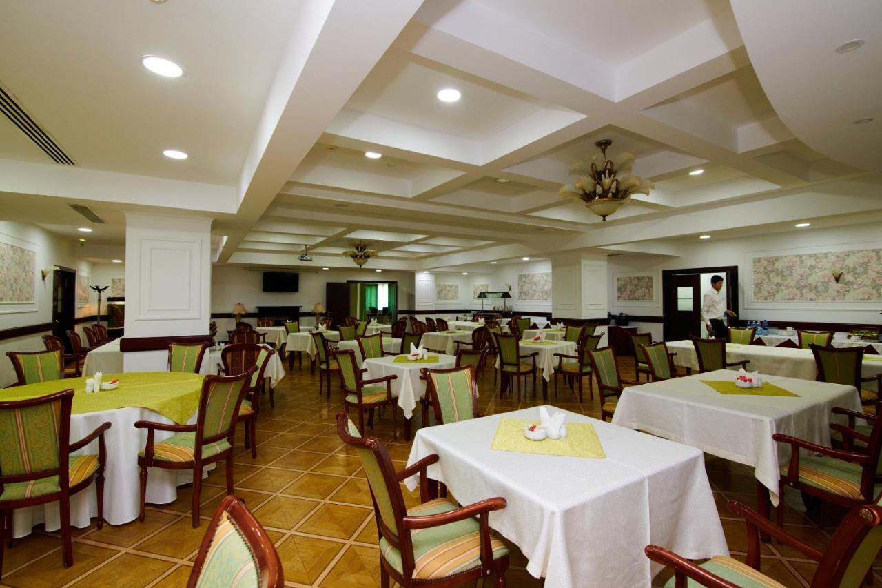 Grand Hotel Victory Актау Экстерьер фото The dining room at the hotel
