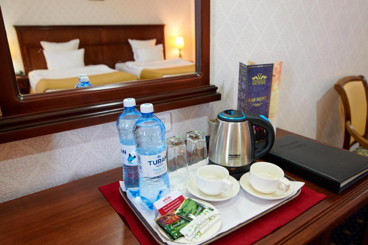 Grand Hotel Victory Актау Экстерьер фото A kettle in a hotel room