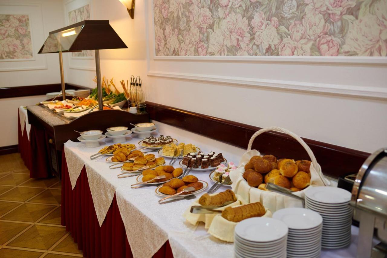 Grand Hotel Victory Актау Экстерьер фото A buffet