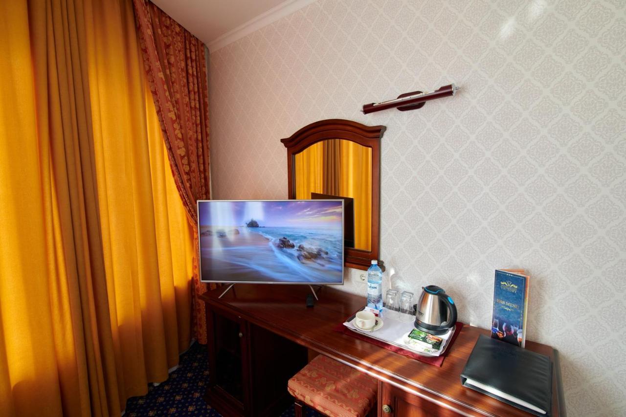 Grand Hotel Victory Актау Экстерьер фото A room at the hotel