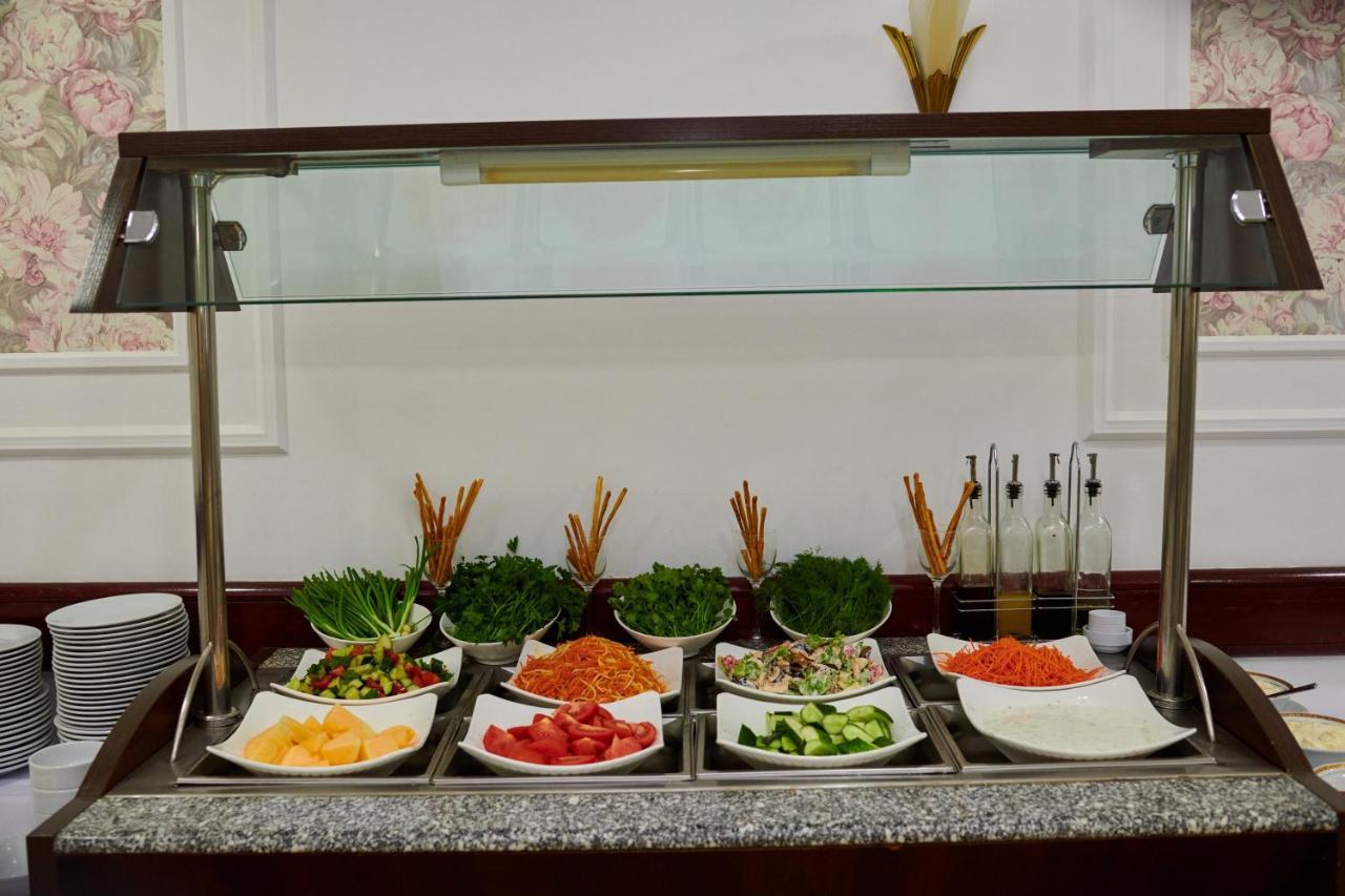 Grand Hotel Victory Актау Экстерьер фото A salad bar