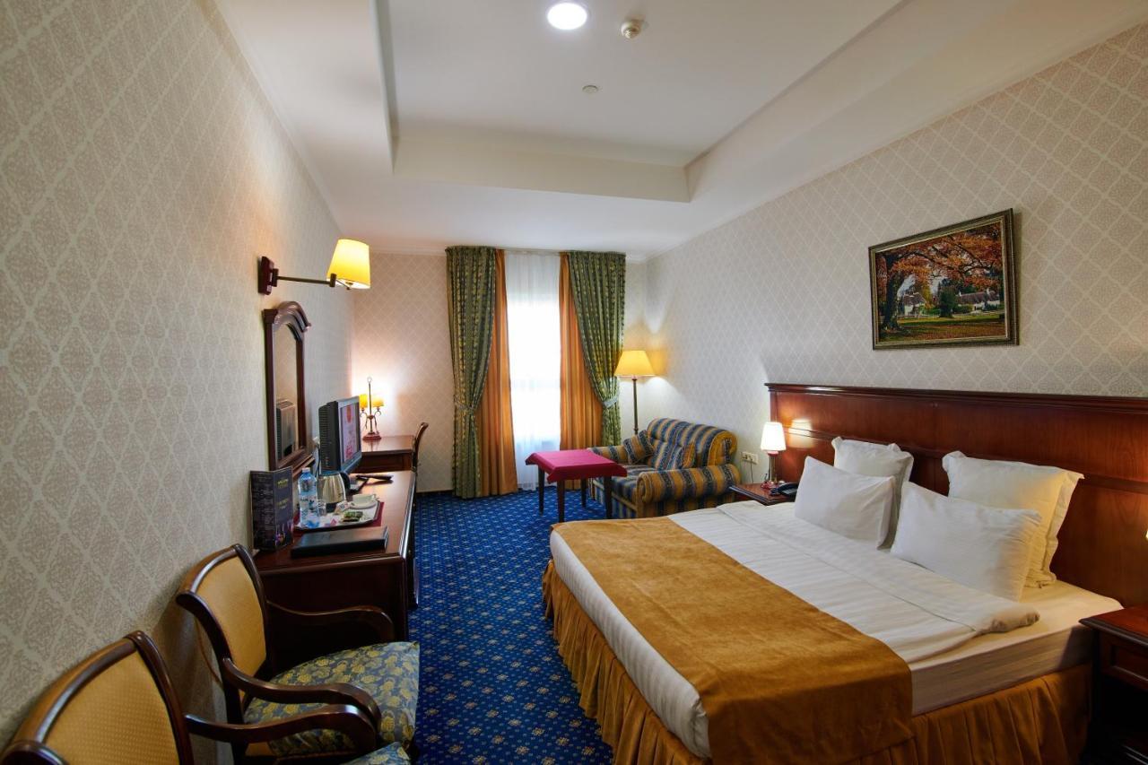 Grand Hotel Victory Актау Экстерьер фото A room at the hotel