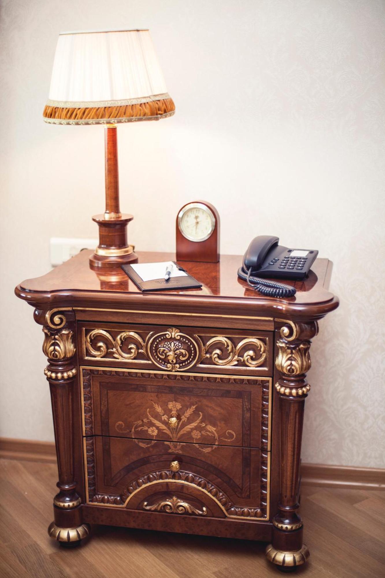 Grand Hotel Victory Актау Экстерьер фото A nightstand