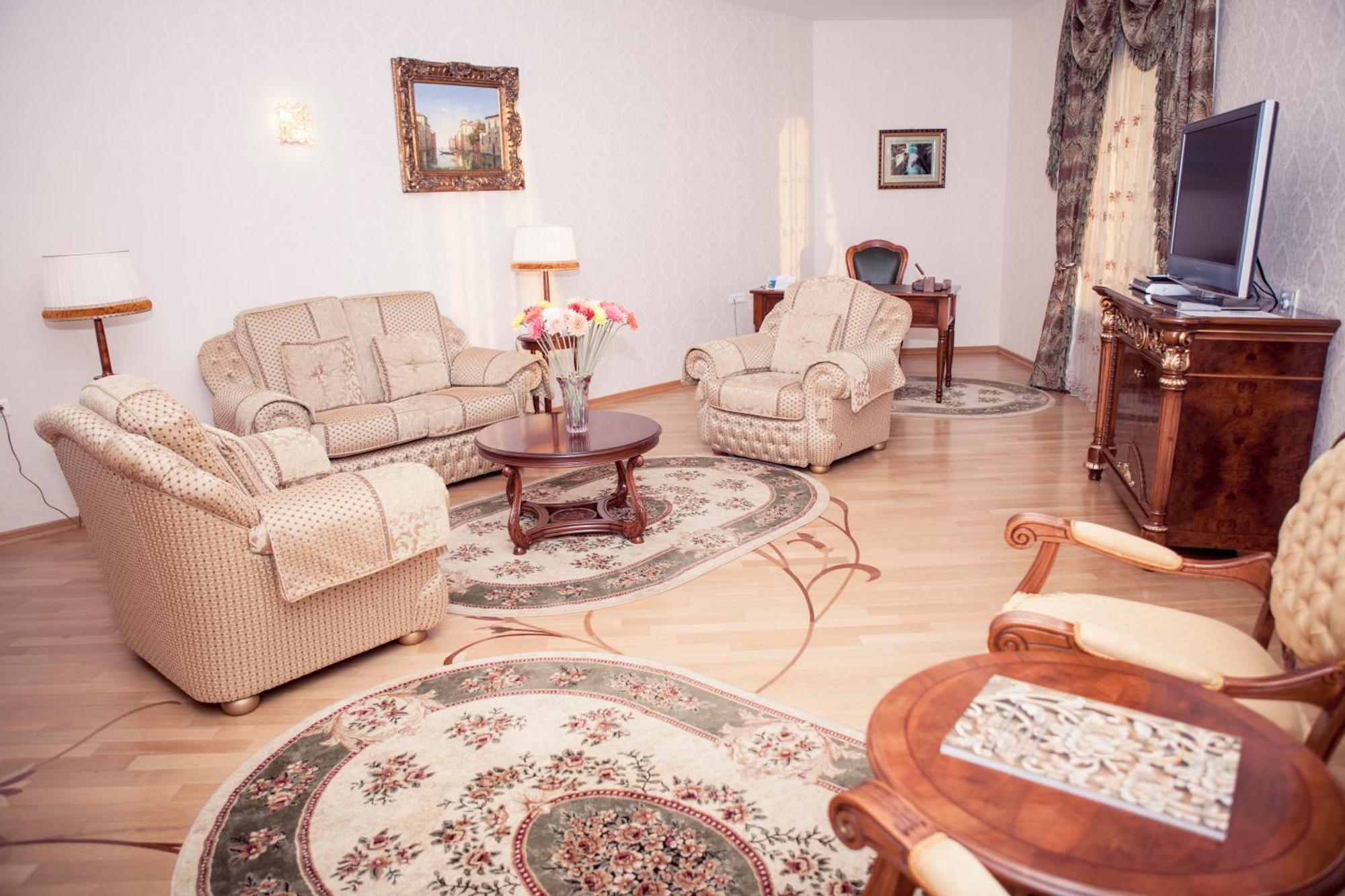 Grand Hotel Victory Актау Экстерьер фото A living room