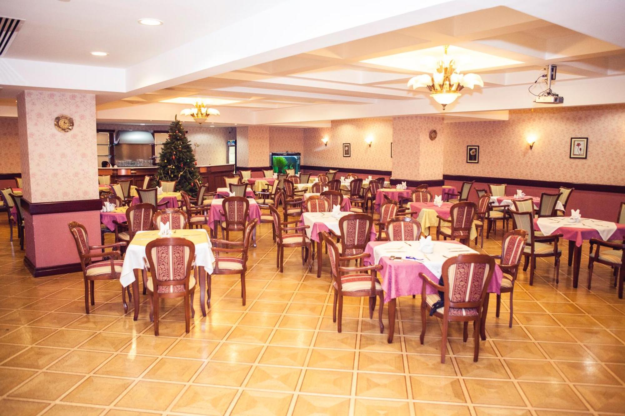 Grand Hotel Victory Актау Экстерьер фото Restaurant