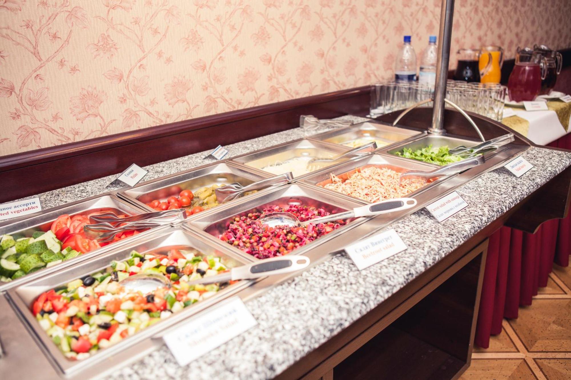 Grand Hotel Victory Актау Экстерьер фото A salad bar