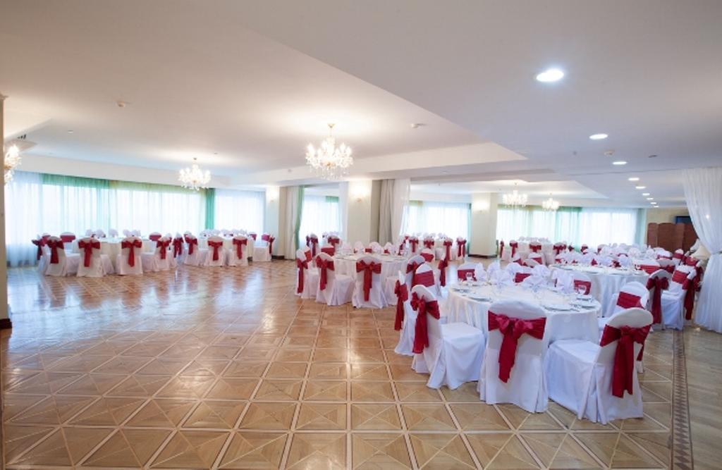 Grand Hotel Victory Актау Экстерьер фото A banquet hall