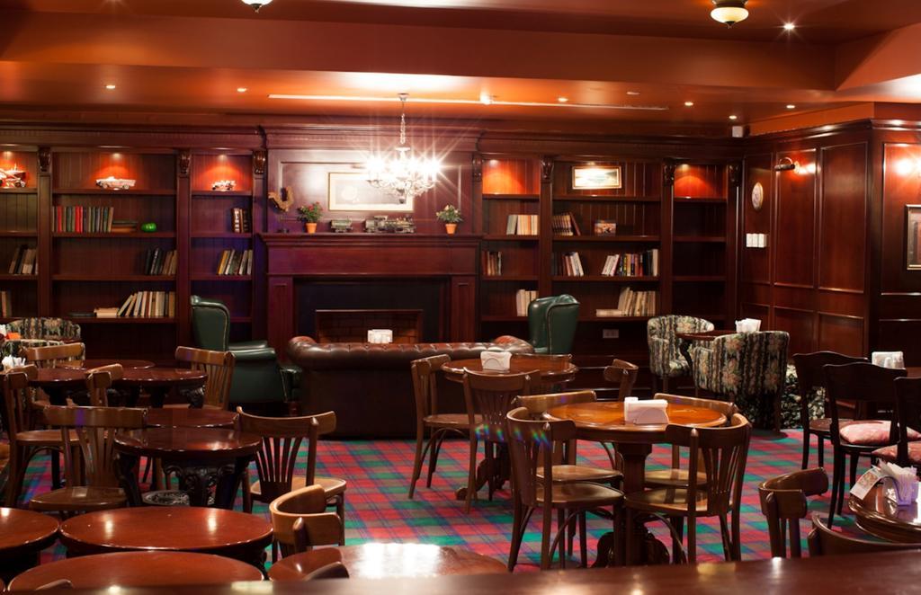 Grand Hotel Victory Актау Экстерьер фото The library