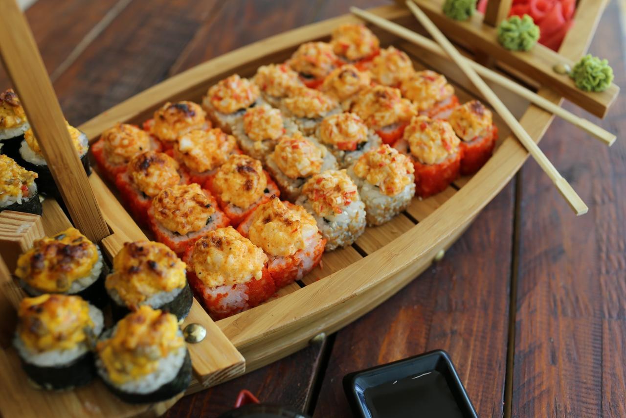 Grand Hotel Victory Актау Экстерьер фото Baked sushi